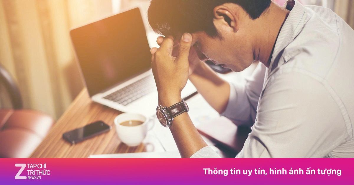 Nam thanh niên phát bệnh tâm thần vì chứng sợ họp