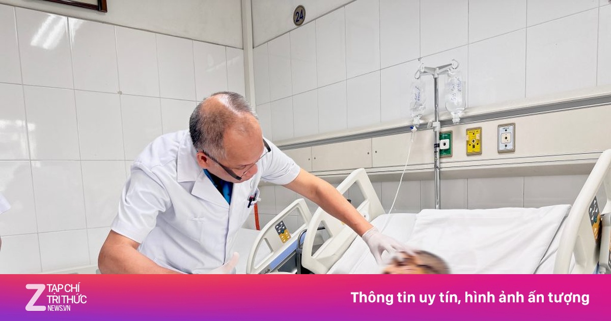 Cú ngã kinh hoàng trong thang máy khiến người đàn ông vỡ nát mặt