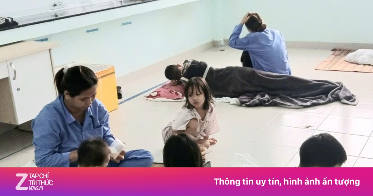 Sẵn sàng cấp cứu, hỗ trợ kịp thời y tế cho người dân vùng ngập lụt