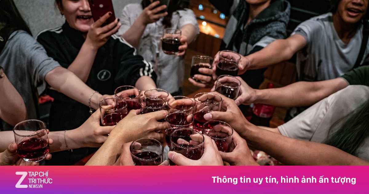 Bí mật đằng sau những 'cao thủ' trụ vững trên bàn nhậu: Khoa học giải thích