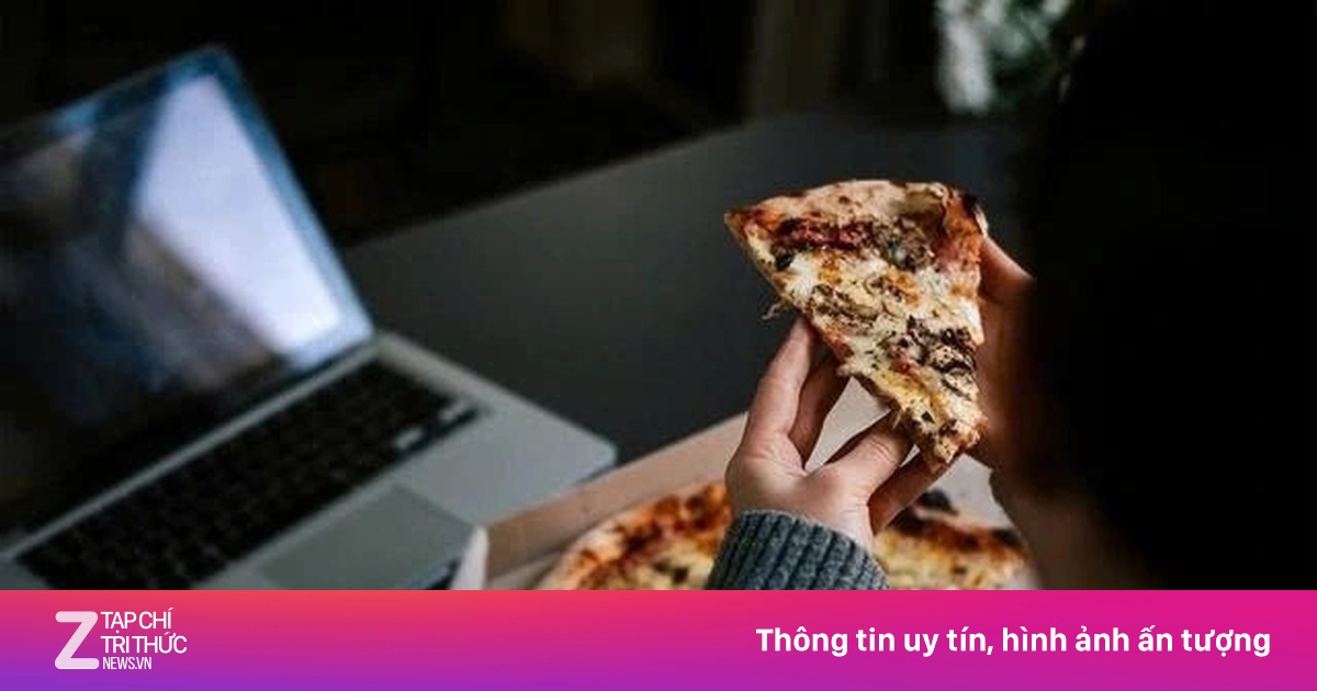 Đói bụng trước khi ngủ, nên ăn ngay hay cố nhịn?