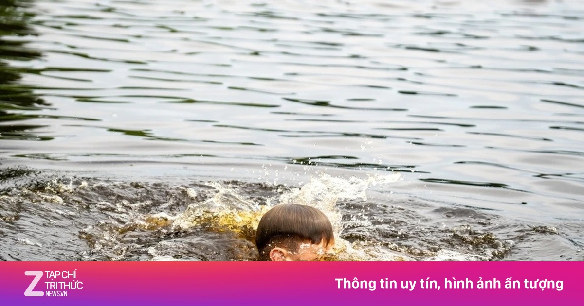 Bé trai 6 tuổi ở Hà Nội ngừng tim ngay trong lớp học bơi