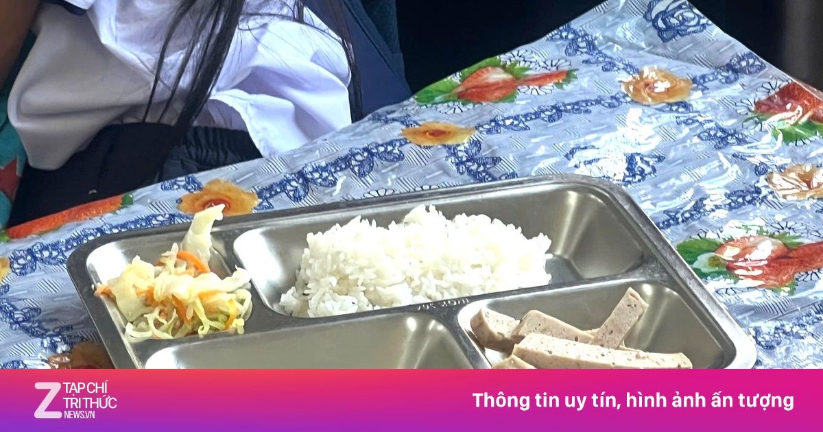 Trường lên tiếng về thông tin suất cơm bán trú lèo tèo vài lát thức ăn