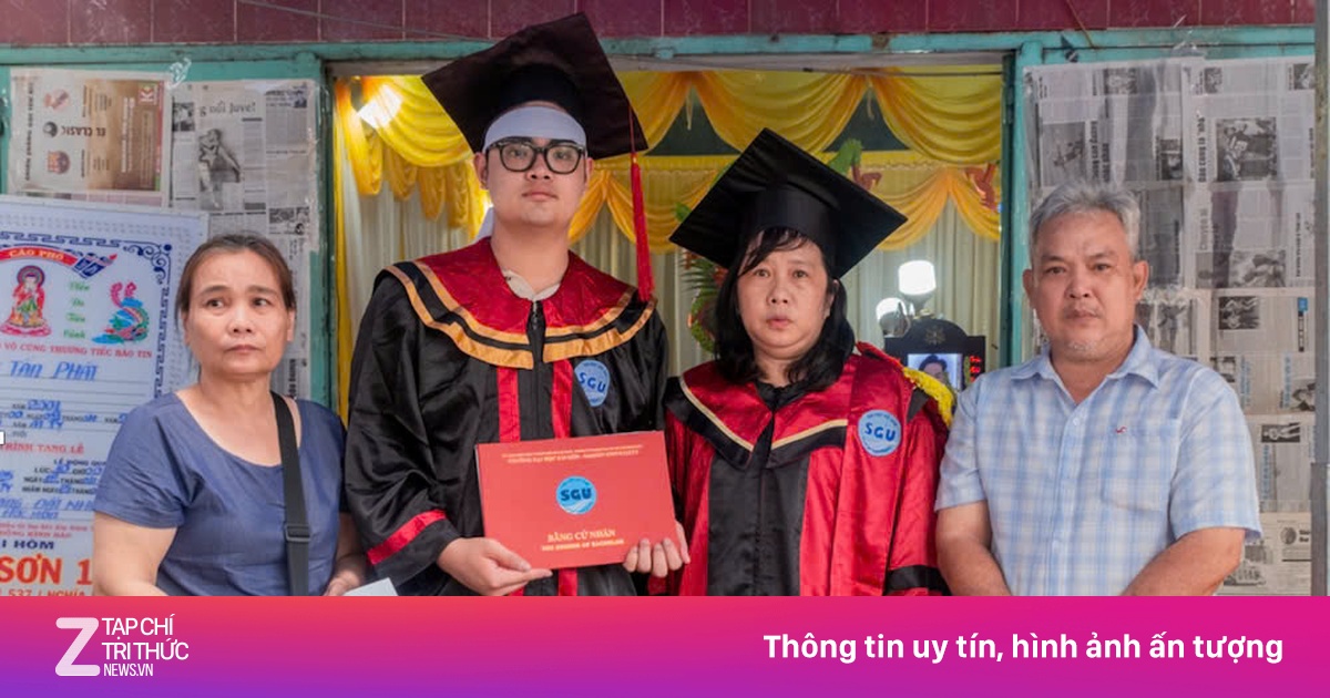Sinh viên mắc ung thư qua đời được trao bằng đại học trong lễ tang
