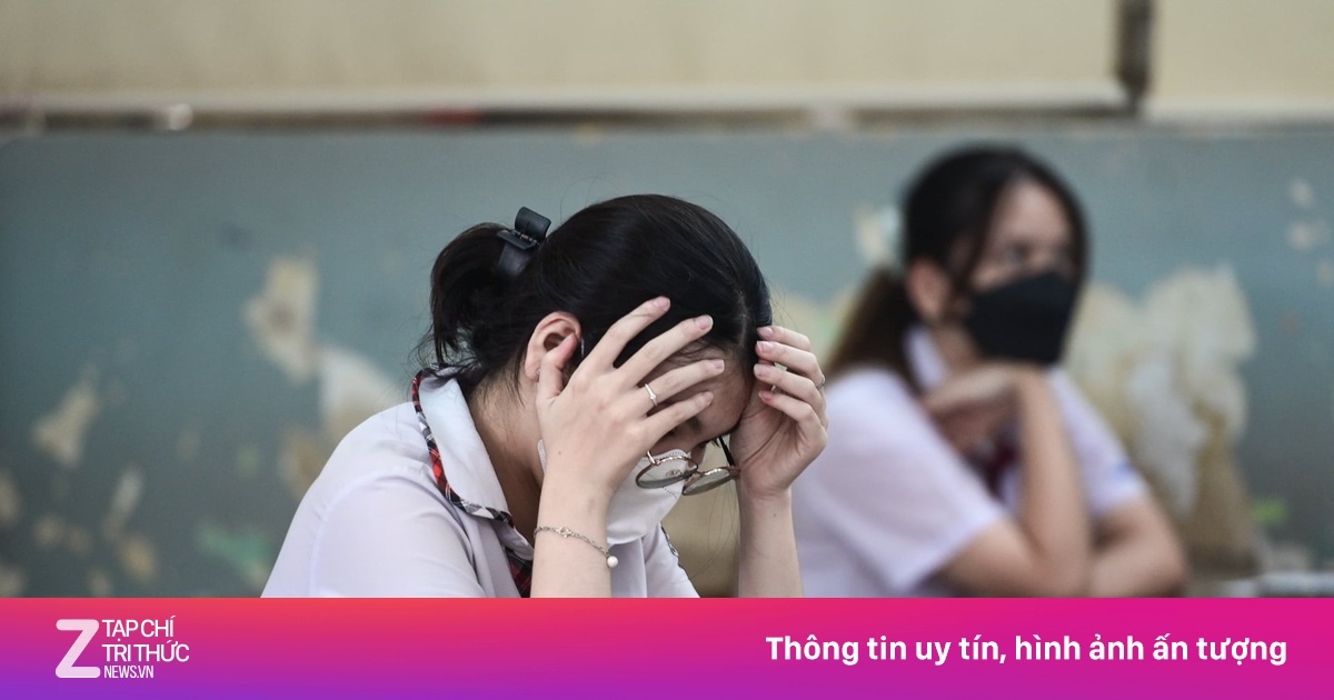 Dạy thêm ở TP.HCM, văn bản thì 'cấm', thực tế ra sao?