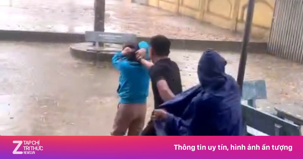 Phụ huynh xông vào trường hành hung giáo viên