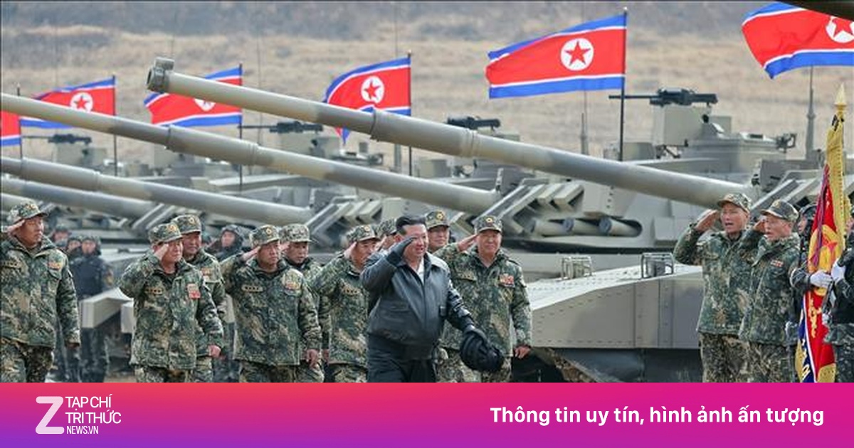 Nhà lãnh đạo Triều Tiên thị sát nhà máy xe tăng