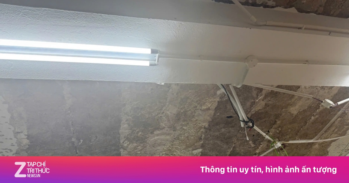 Trần phòng học ở Hà Nội sập vữa, nhà trường lên tiếng