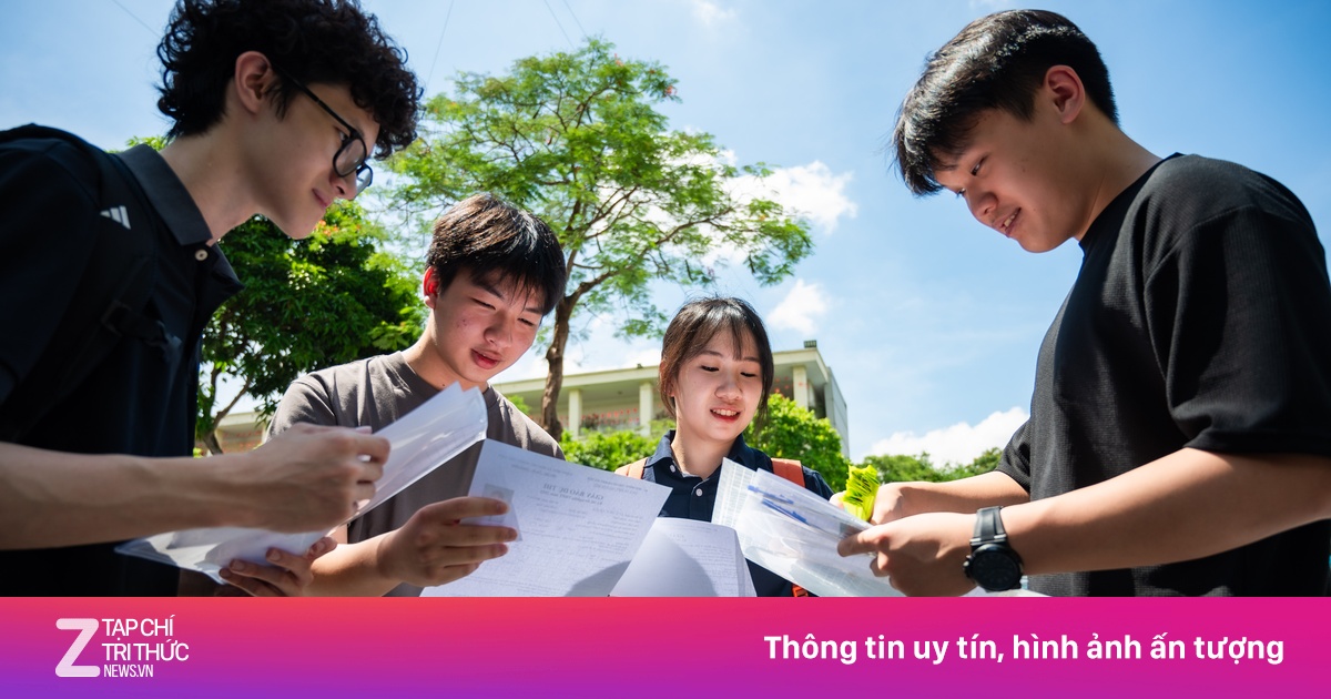 Thí sinh gọi tên đề tài tuổi trẻ, đất nước trước giờ thi Ngữ văn