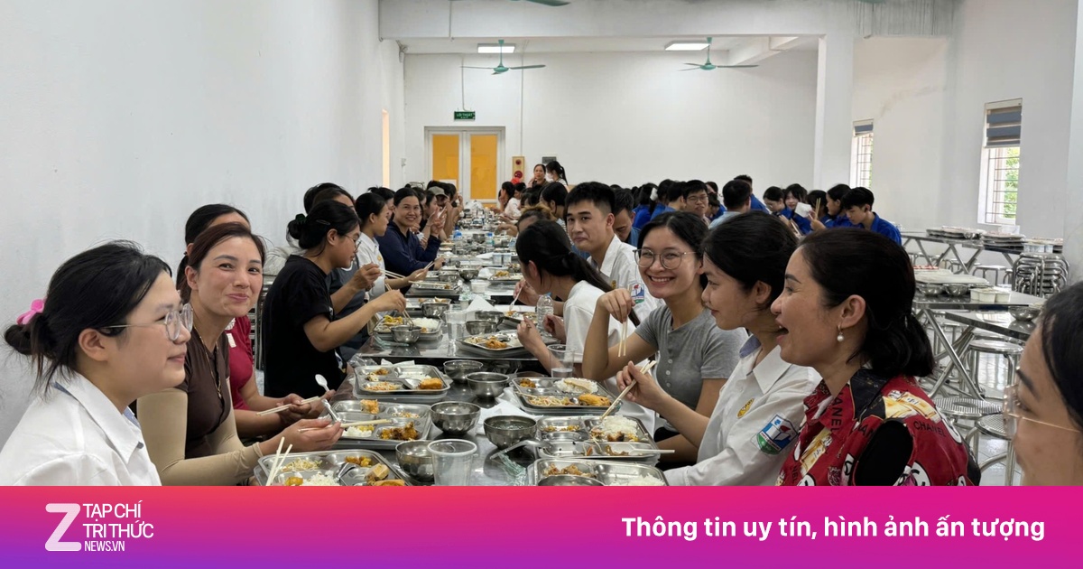 Cả trăm 'mâm cỗ' tiếp sức sĩ tử vượt vũ môn