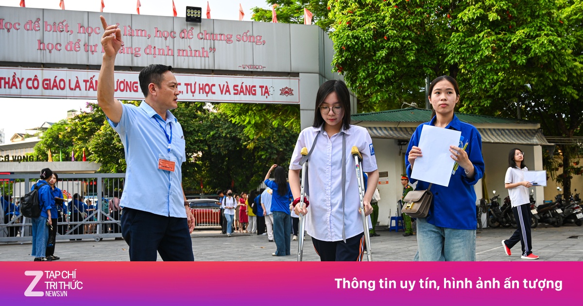 Gãy chân trước ngày vượt vũ môn, sĩ tử nén đau chống nạng đi thi