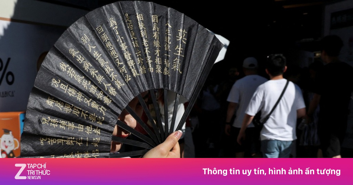 Nắng nóng khắc nghiệt 'tấn công' sinh viên Trung Quốc