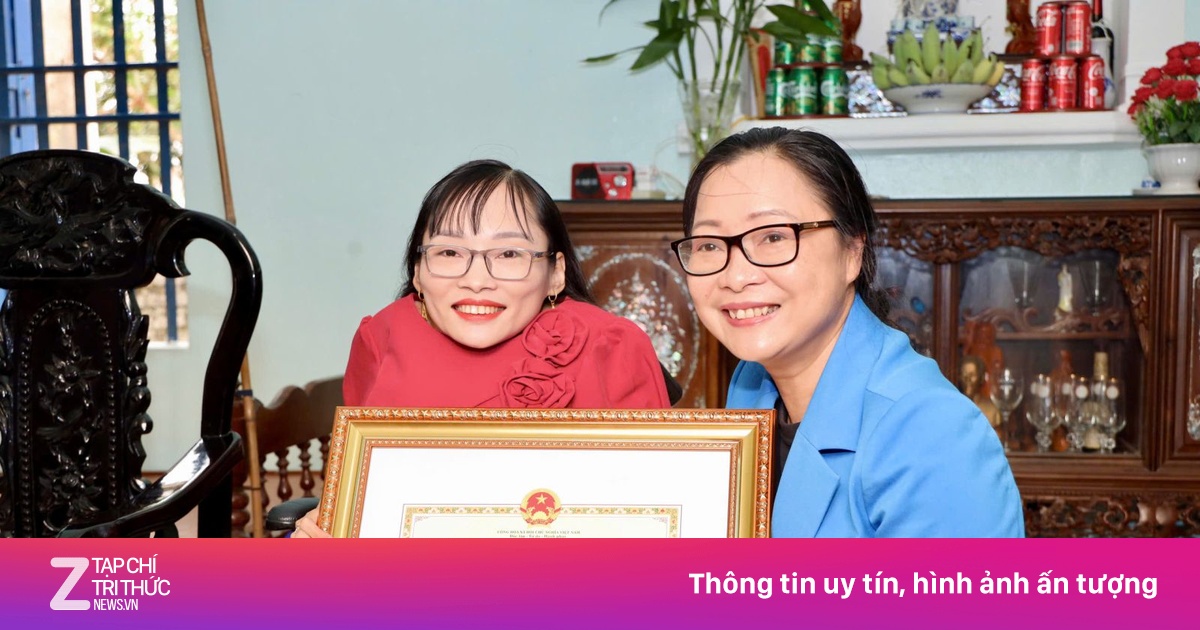 Cô giáo xương thủy tinh nhận bằng khen của Bộ trưởng GD&ĐT