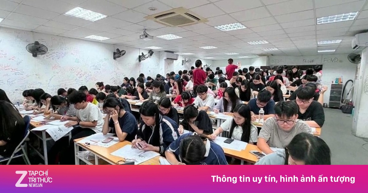 Chi cả chục triệu mỗi tháng cho cuộc đua vào lớp 10 công lập tại Hà Nội
