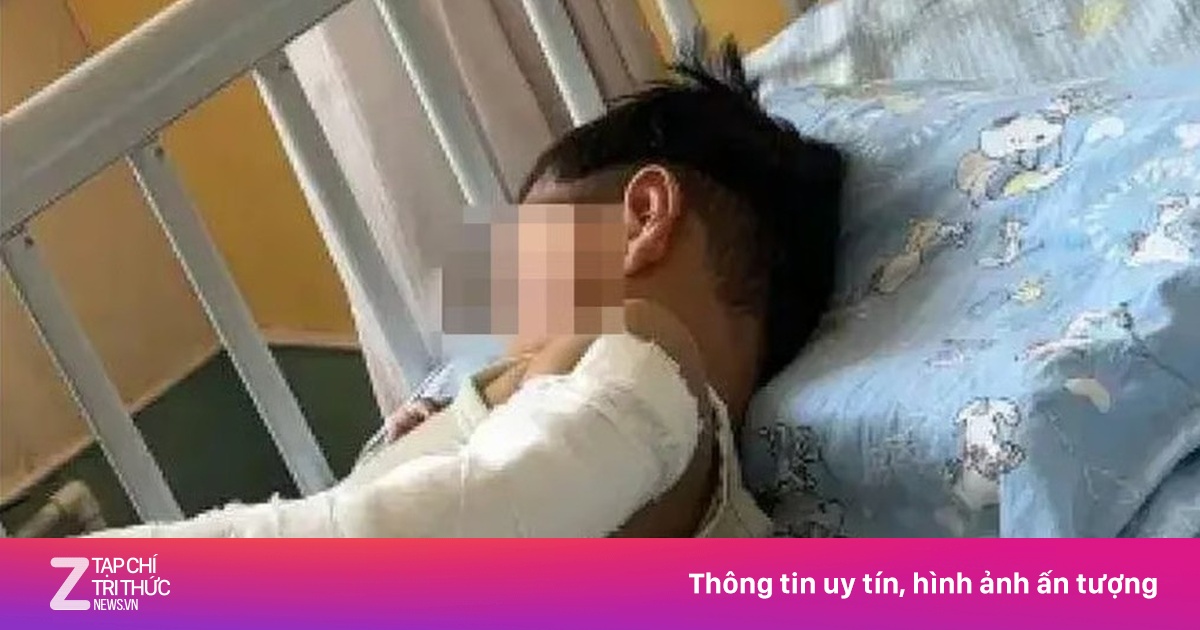 Bé trai 4 tuổi ở Trung Quốc rơi từ tầng 11 khi đi tìm mẹ
