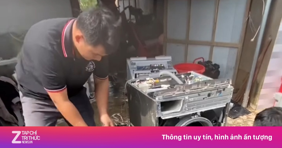 Nhóm 'thợ 0 đồng' cứu trăm tủ lạnh, máy giặt ở rốn lũ