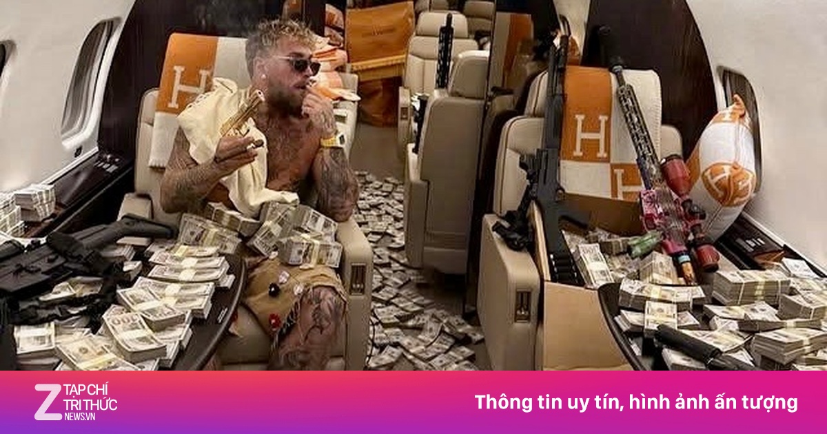 Máy bay riêng ngập tiền và súng của Jake Paul gây sốc
