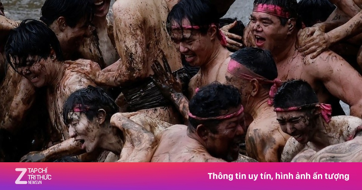 Cảnh tượng gây choáng trong lễ hội khỏa thân ở Nhật Bản