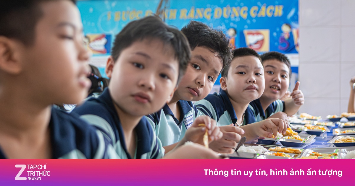 Bữa cơm bán trú tại trường tiểu học ở TP.HCM
