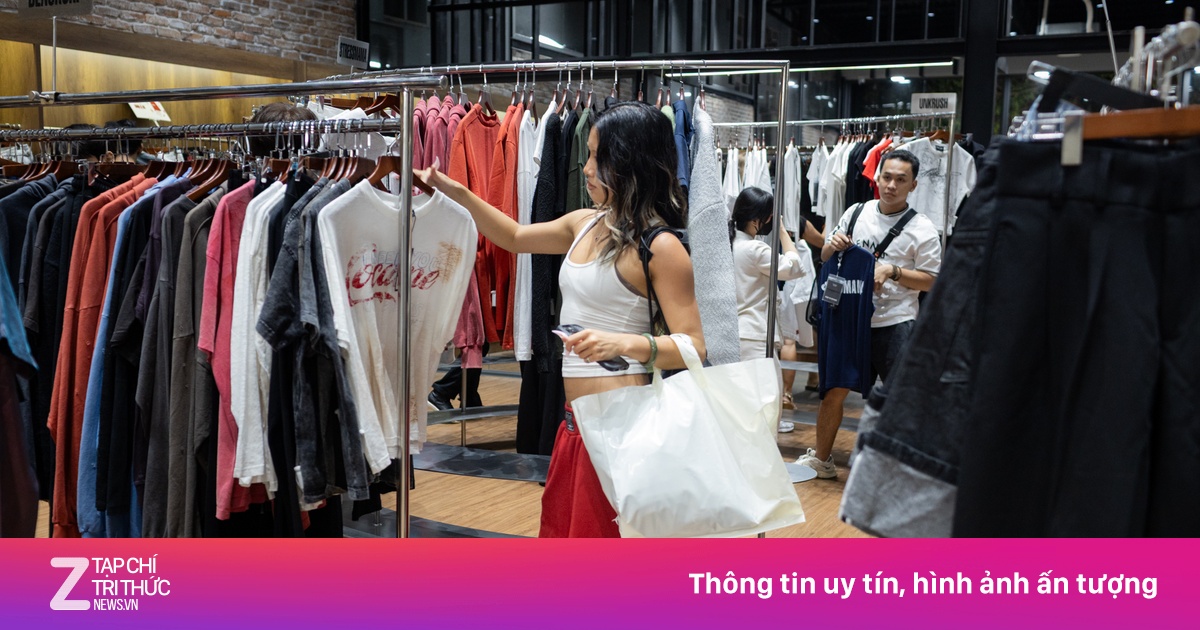 Chi 20 triệu đồng sắm quần áo Tết ở TP.HCM