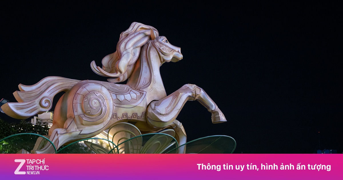 Đường Hoa Nguyễn Huệ Kết Thúc Sau 8 Ngày, Công Nhân Dọn Dẹp Xuyên Đêm