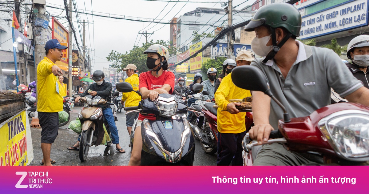 Cảnh vắng vẻ lạ thường tại phố cá lóc nướng TP.HCM ngày vía Thần Tài