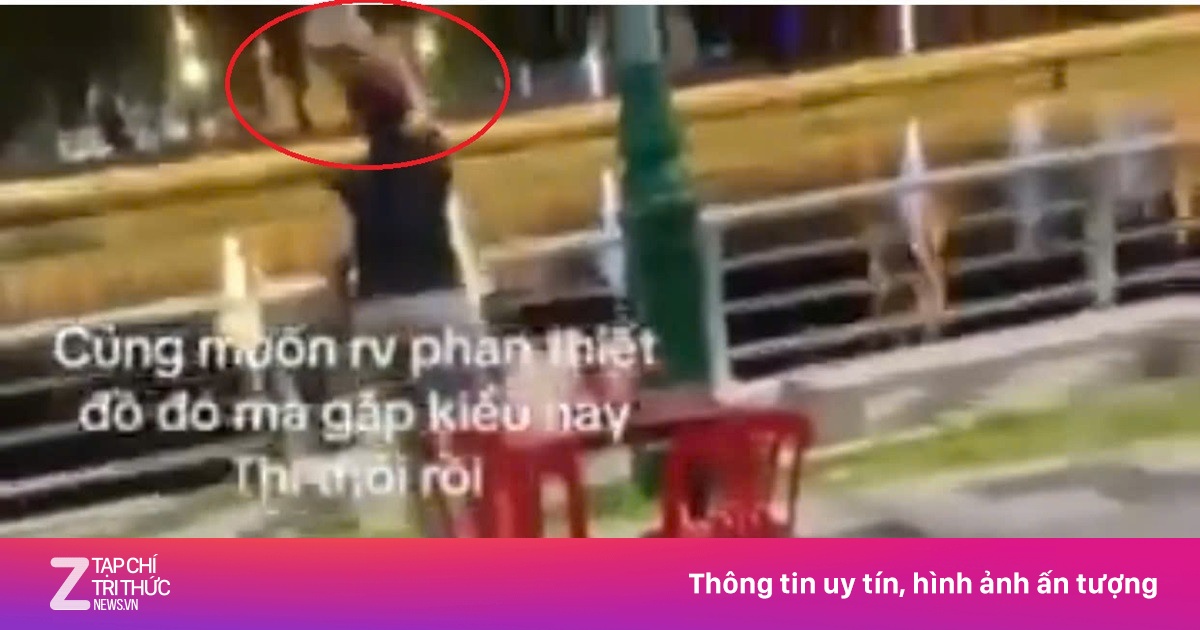 Khách ngỡ ngàng khi chủ quán thẳng tay ném toàn bộ ly nhựa xuống sông