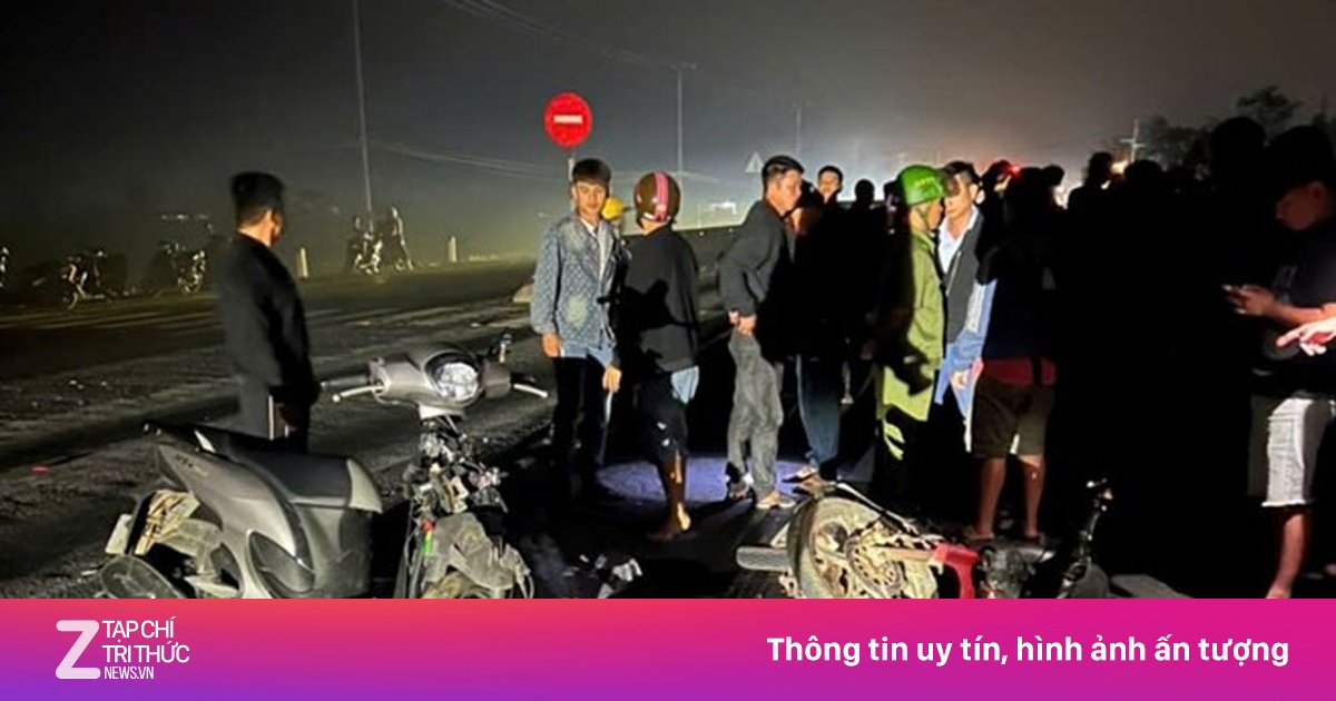Xe máy tông nhau vỡ nát giữa đêm, 2 người tử vong
