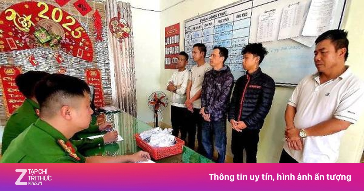 Tài xế, thợ cắt tóc lập sòng đánh bạc giữa hoa viên TP Buôn Ma Thuột