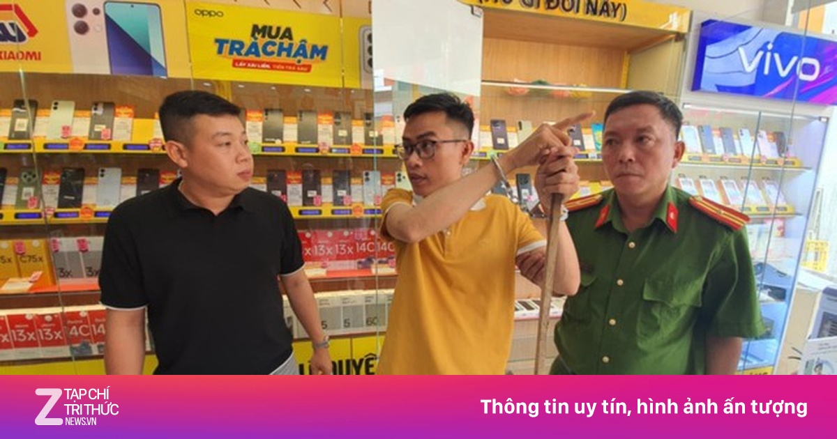 Quản lý cửa hàng Điện máy xanh đập vỡ cửa kính, trộm 18 điện thoại
