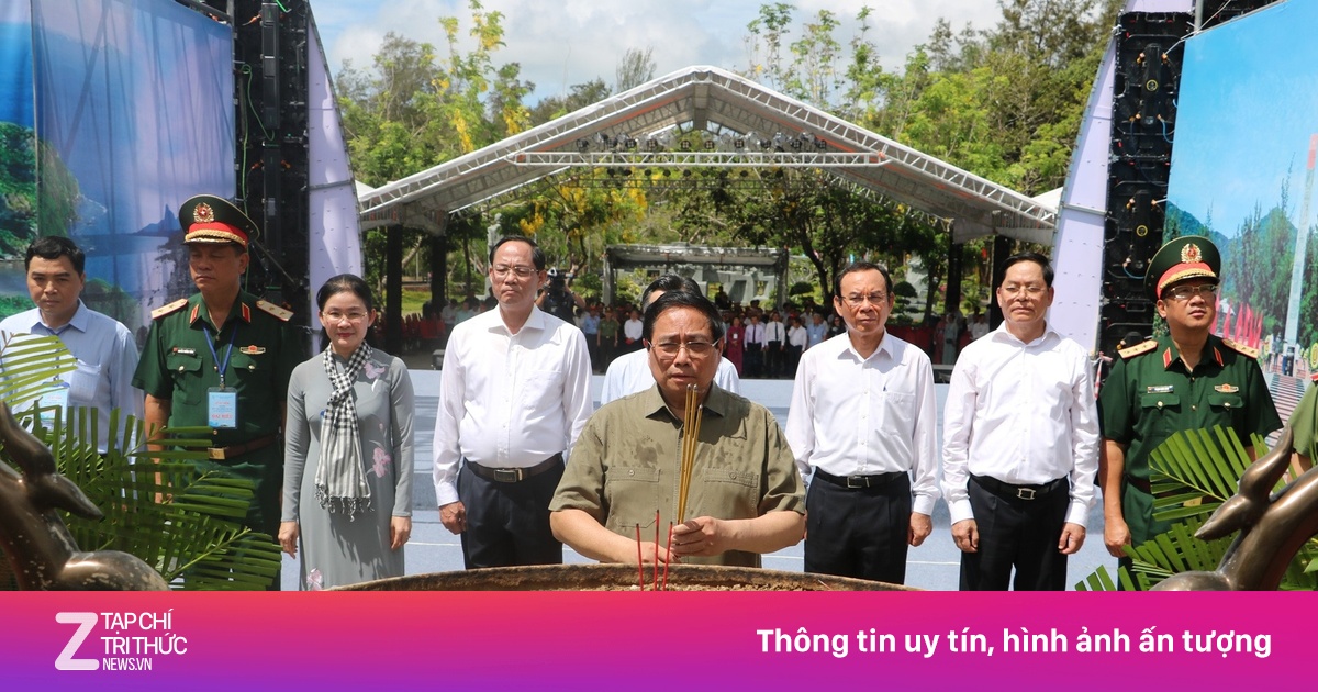 Thủ tướng viếng Nghĩa trang Hàng Dương, thăm cựu tù Côn Đảo