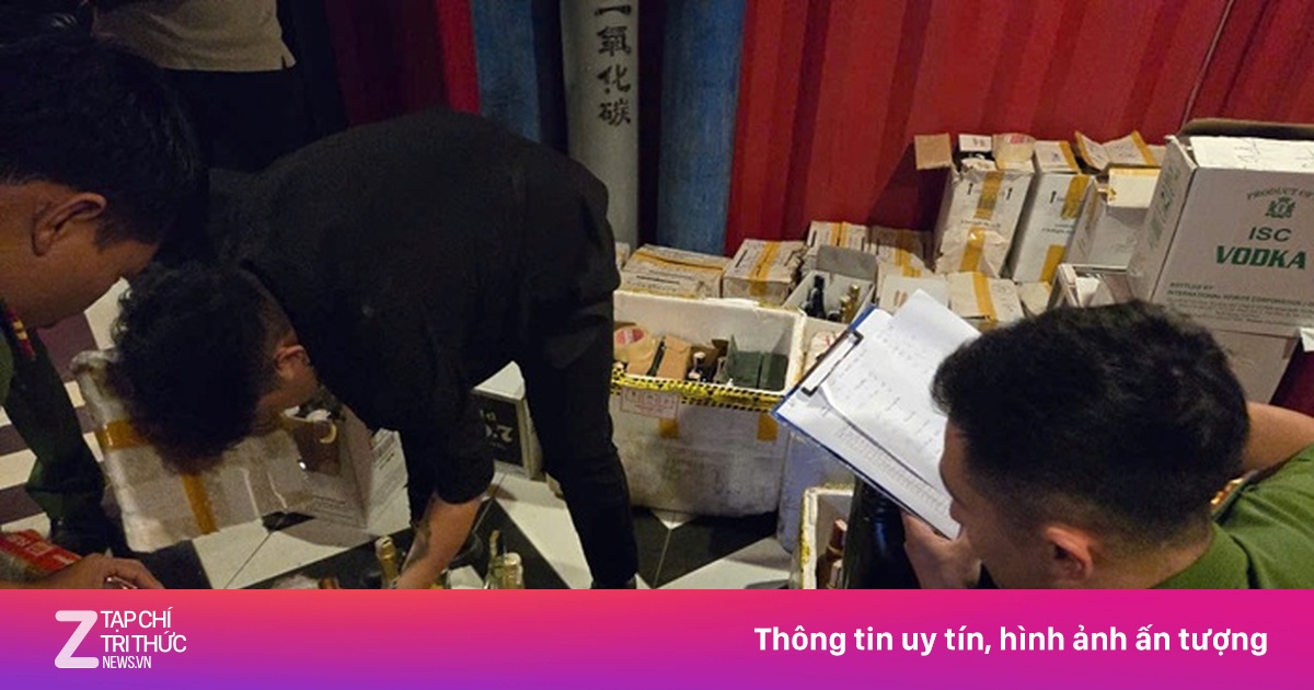Phát hiện hàng trăm chai rượu không rõ nguồn gốc ở quán bar WARM