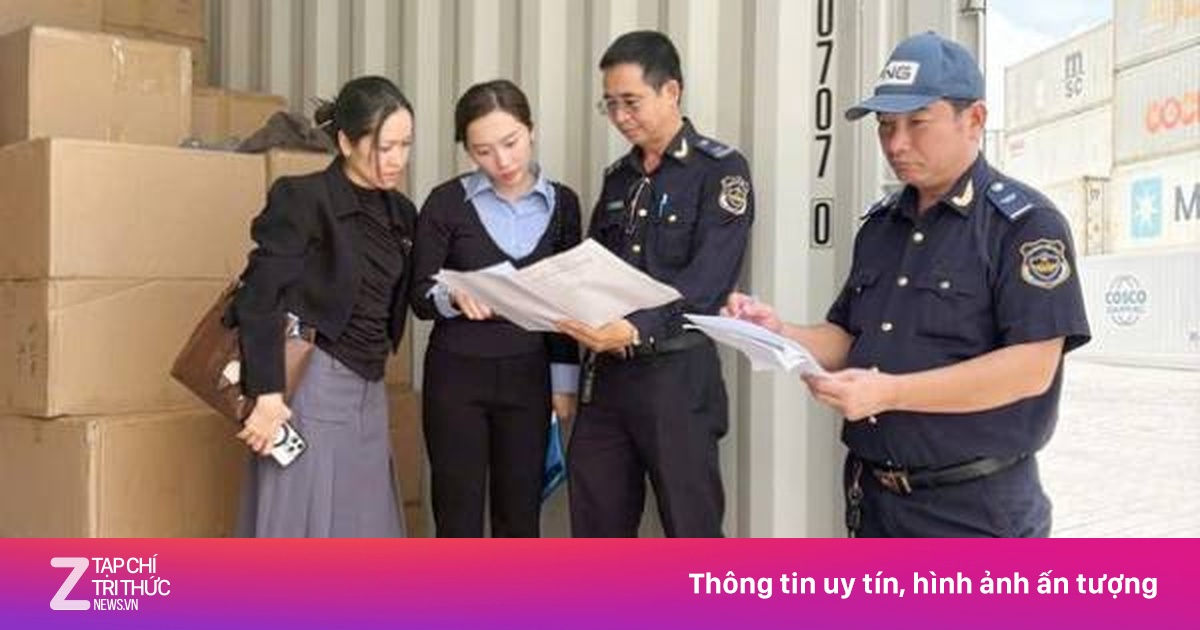 Phát hiện container gần 11 tấn quần áo, giày dép giả mạo