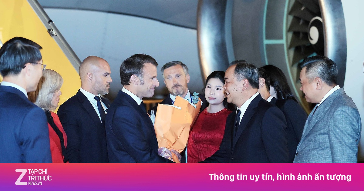 Tổng thống Pháp Emmanuel Macron và Phu nhân đến Hà Nội