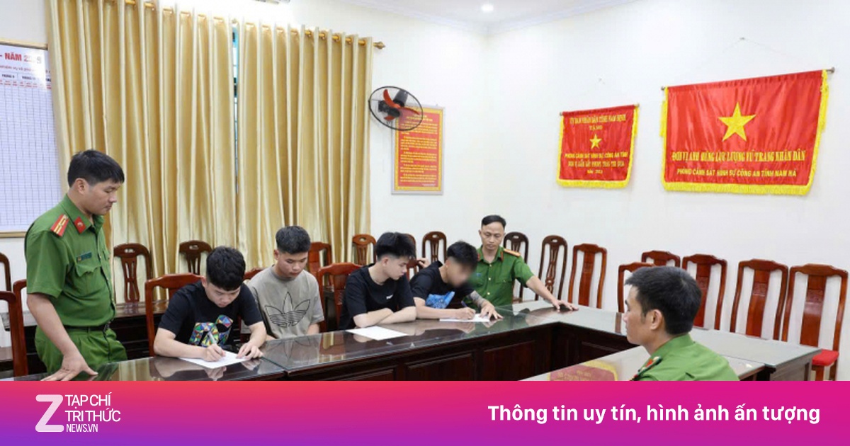 Tạm giữ nhóm thanh thiếu niên lạng lách xe máy rồi 'khoe' trên mạng