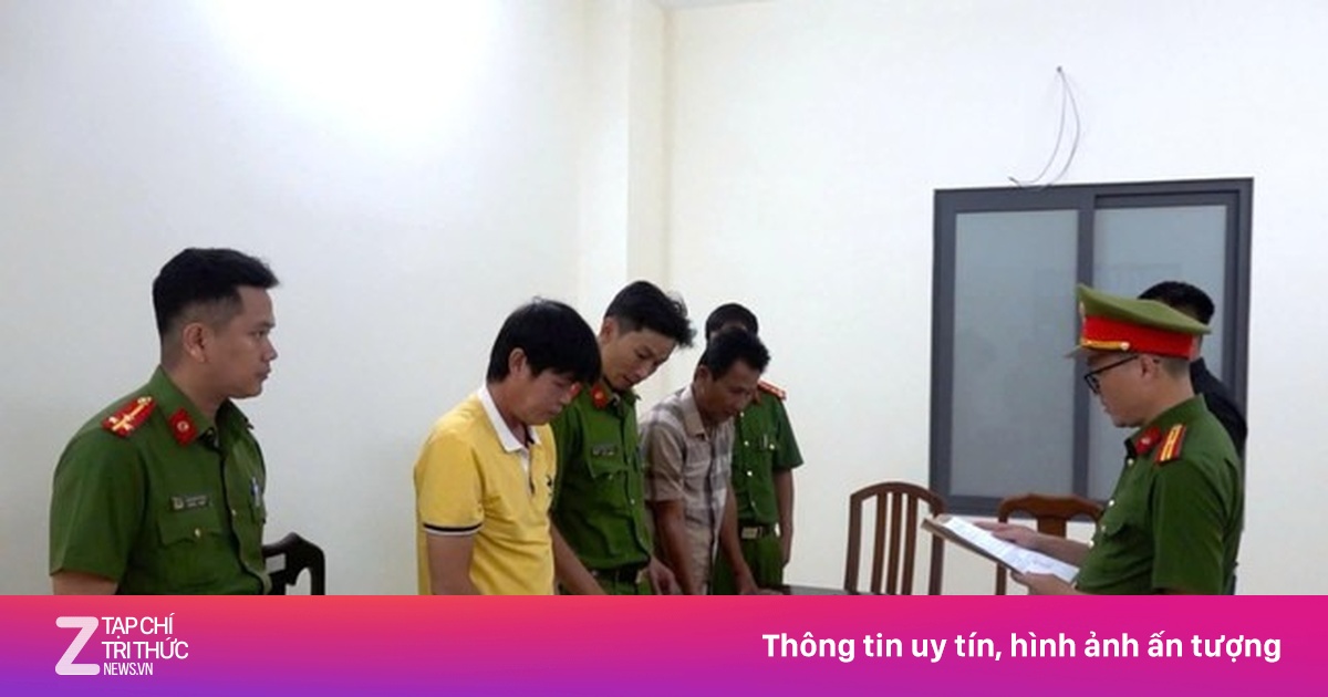 Hai HLV bóng đá trẻ Khánh Hòa bị bắt do chiếm đoạt tiền của cầu thủ