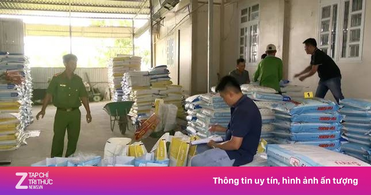 Phơi bày chiêu thức sản xuất hàng chục tấn thức ăn cho tôm giả