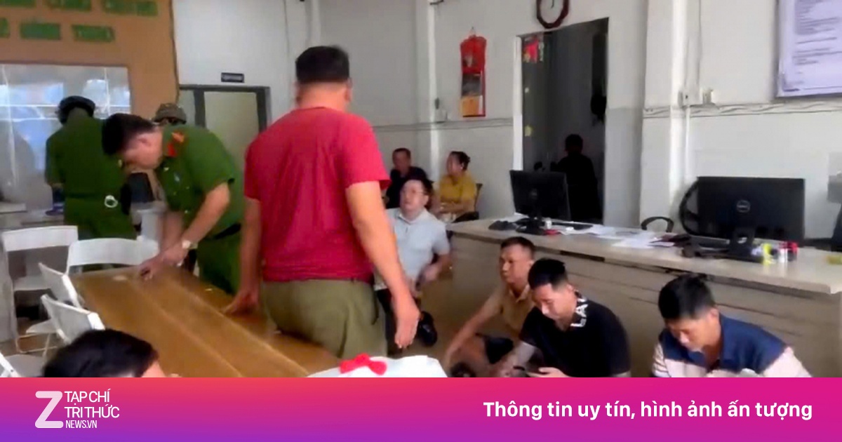 Bắt quả tang nhóm đối tượng làm sổ đỏ giả bán 2 lô đất lấy 8 tỷ đồng