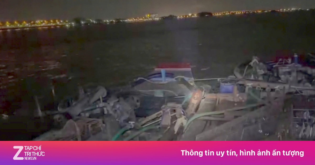 CSGT bắt giữ 2 ghe khai thác cát trái phép trên sông Cổ Chiên