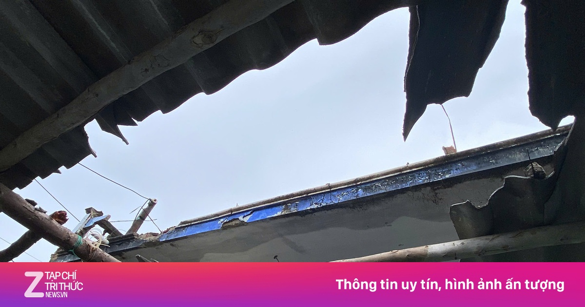 Nửa đêm sét đánh vỡ mái nhà dân trên đảo Cù Lao Xanh