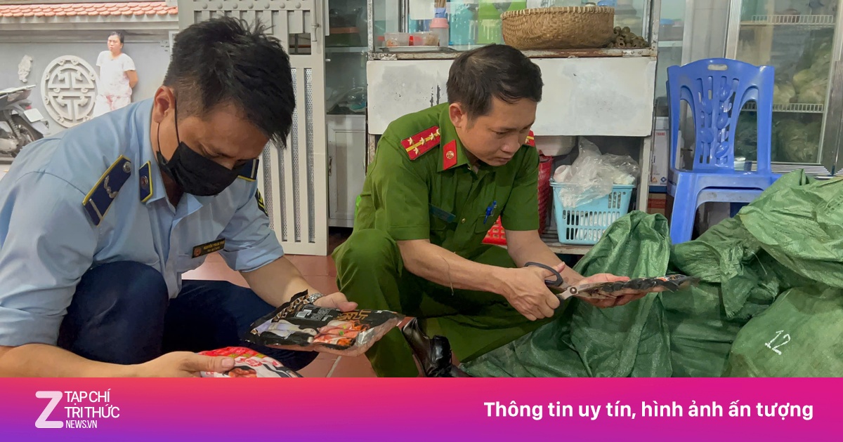 Gần 1 tấn xúc xích 'trôi nổi' bị chặn đứng trước Tết Trung thu