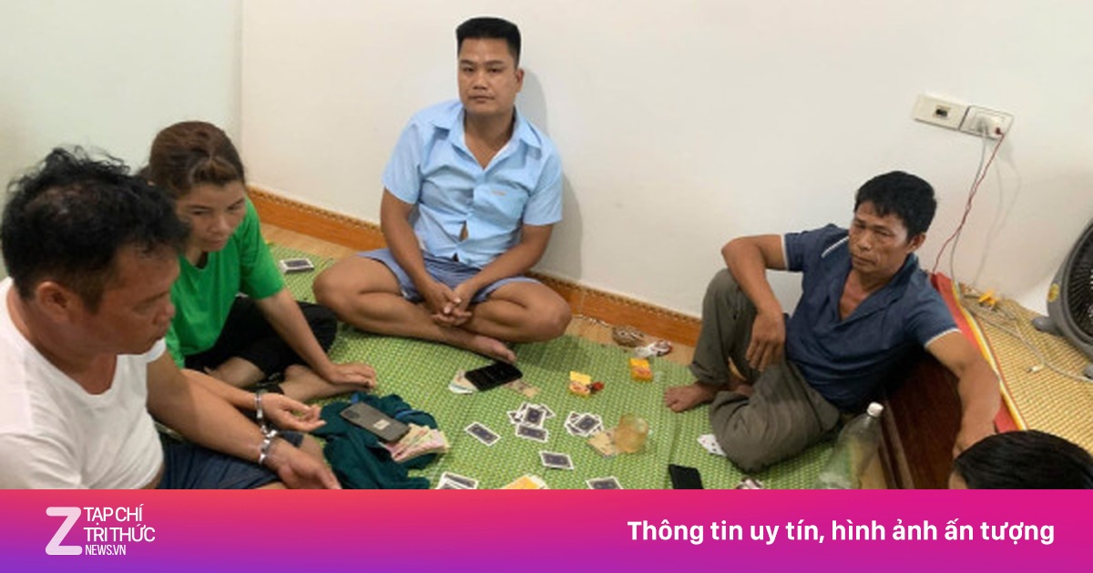 Tạm giữ 5 đối tượng lợi dụng mưa bão tổ chức đánh bạc