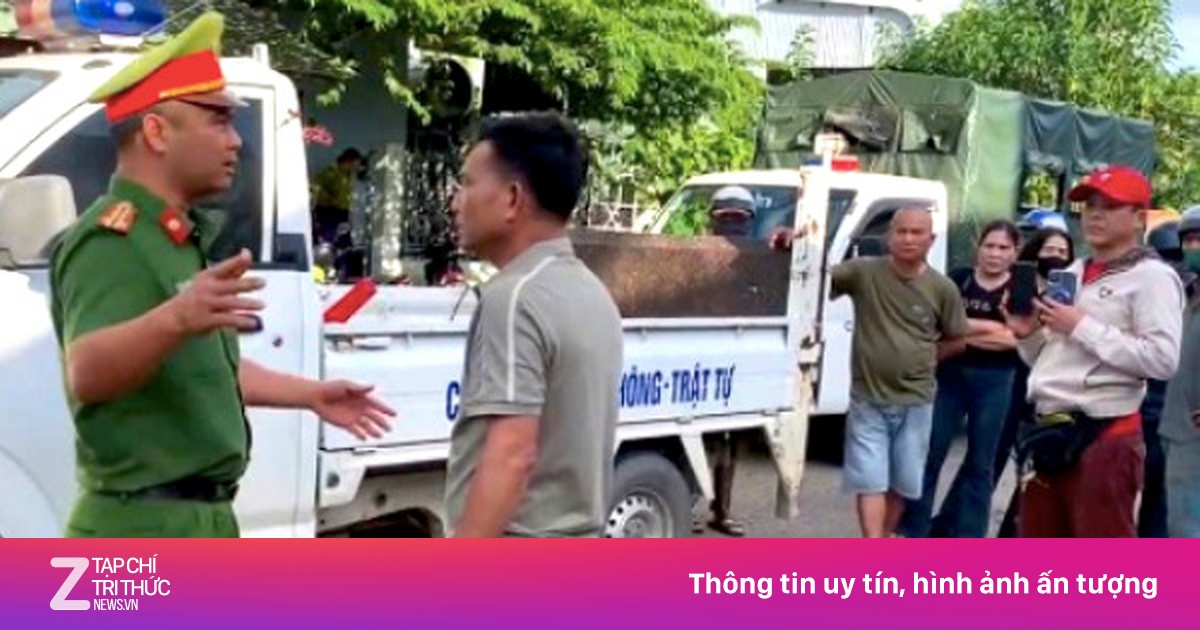 Khởi tố 2 đối tượng chặn đầu chửi bới, rút chìa khóa ôtô của CSGT