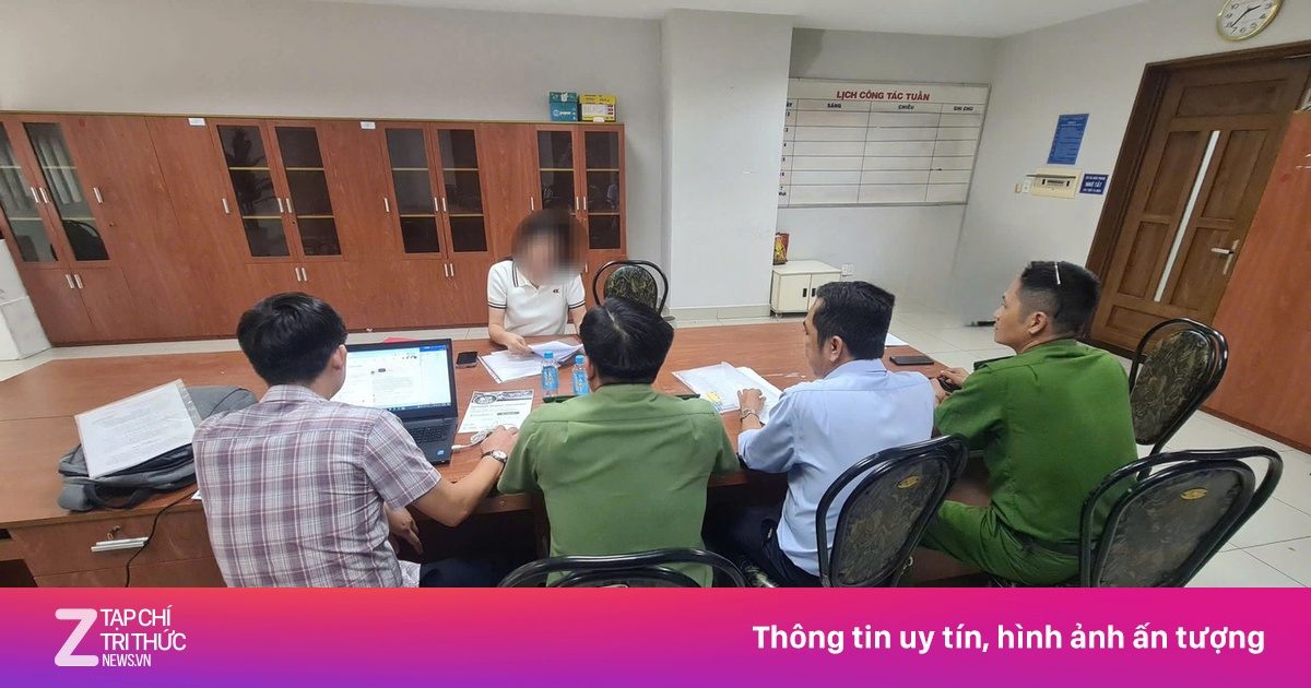 Dùng 6 người mẫu quảng cáo dịch vụ cá độ trên sân pickleball