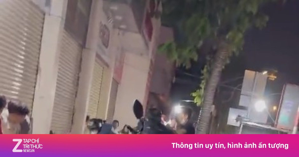 Mâu thuẫn mua bán, cô gái bị người đàn ông đánh đập dã man trên đường