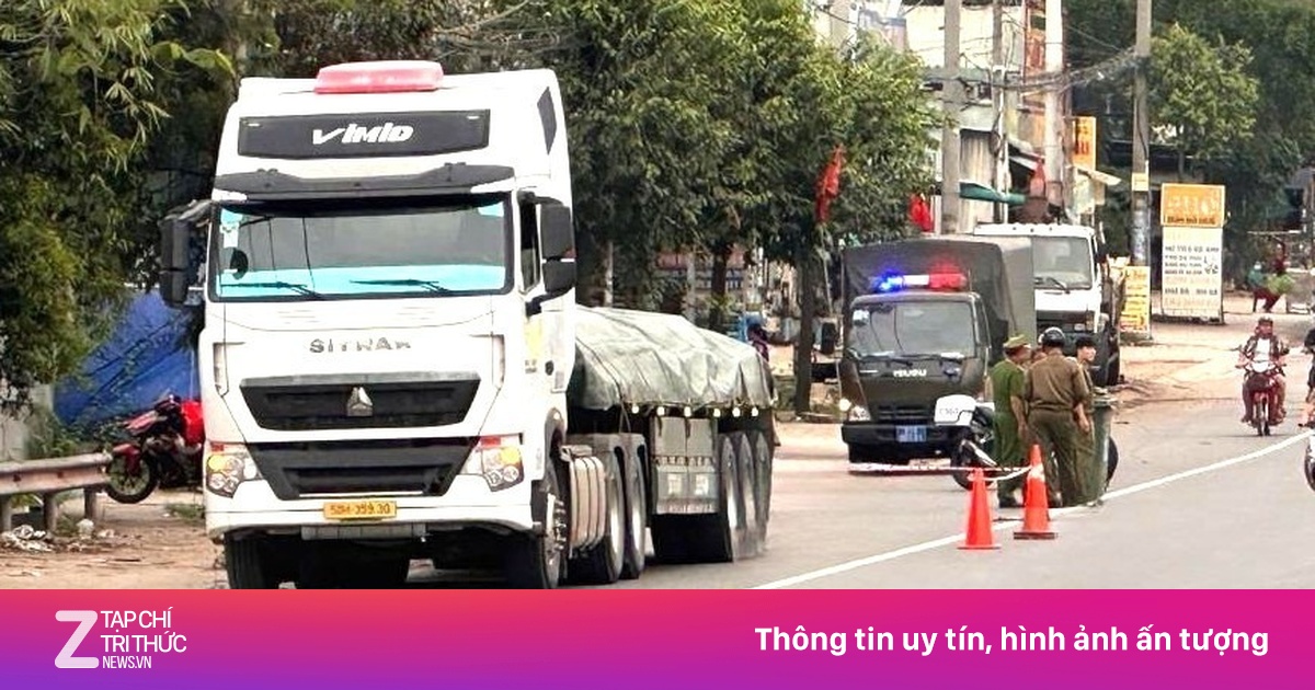 Tông đuôi xe đầu kéo, tài xế xe máy tử vong tại chỗ