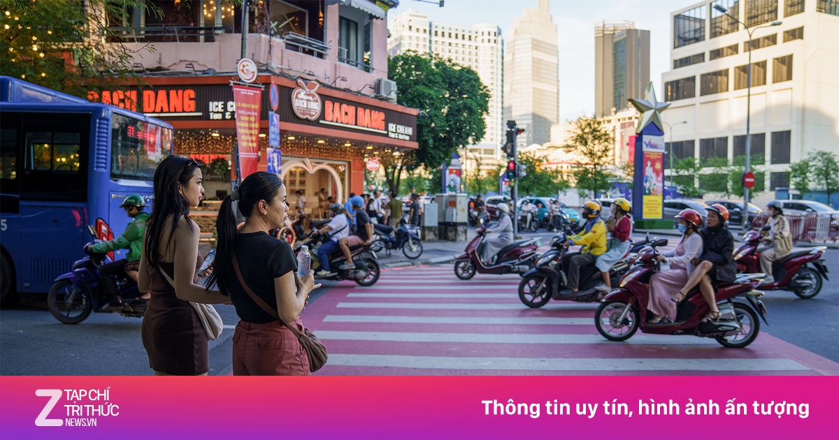 Giống nhiều thành phố ở châu Âu, TP.HCM có đèn vỉa hè cho người đi bộ