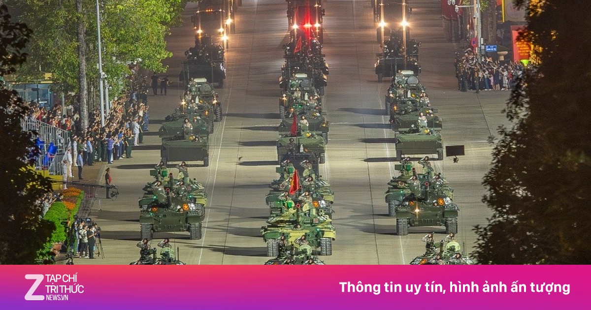 Góc máy trên cao màn luyện diễu binh của 40.000 người cùng xe, pháo