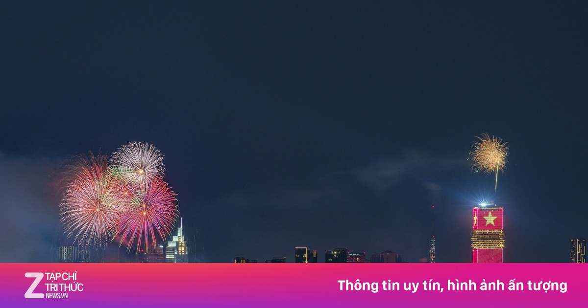 Pháo hoa rực sáng Hà Nội, TP.HCM mừng năm mới 2026