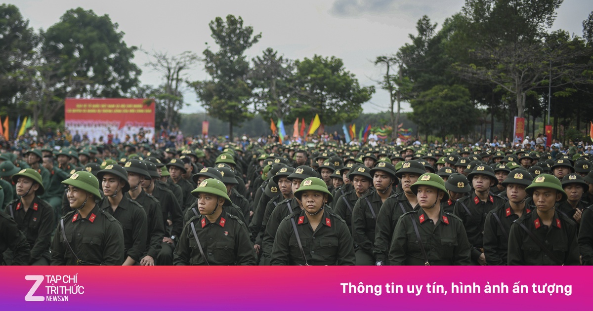 Chủ tịch Quốc hội tiễn tân binh TP.HCM nhập ngũ